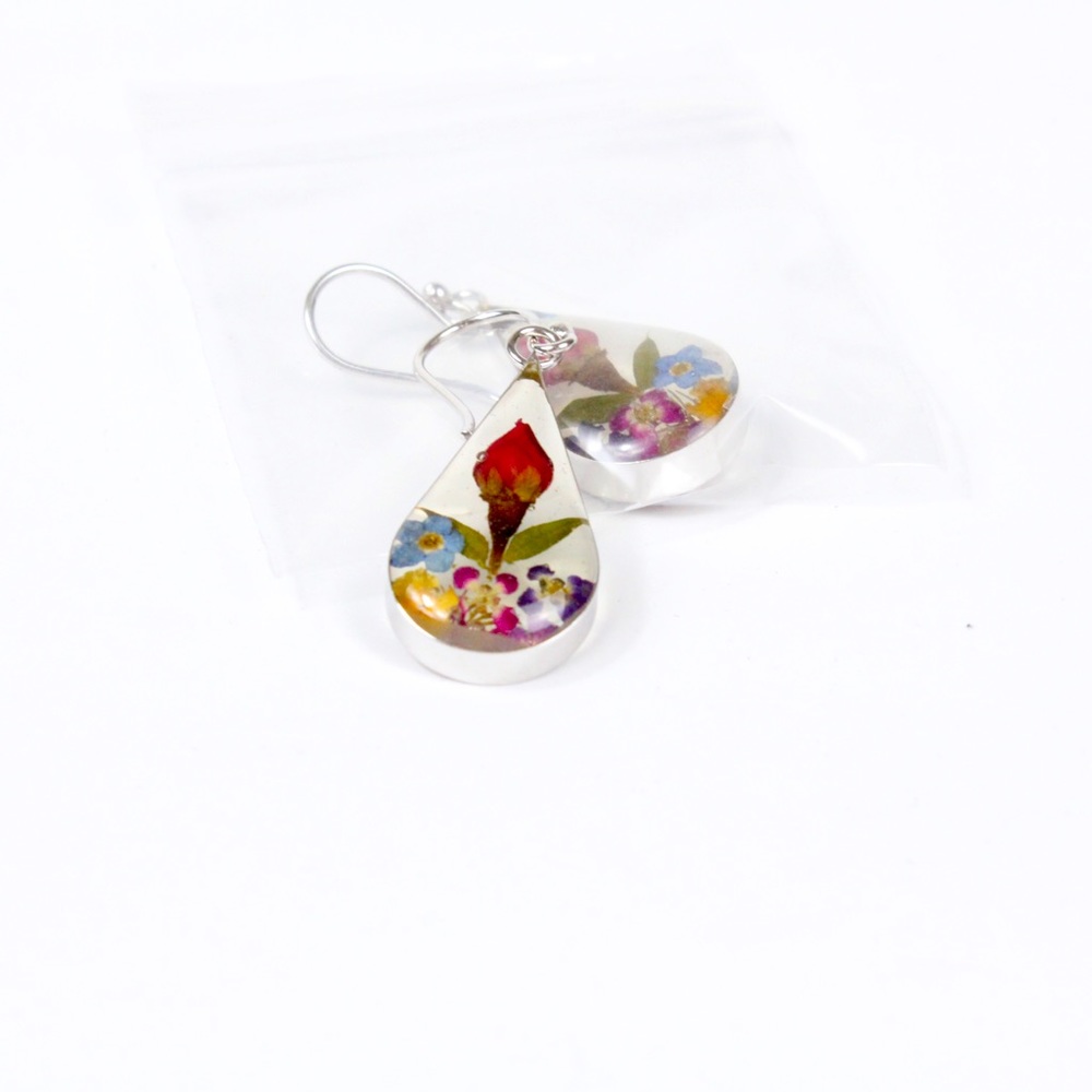 New JTV sterling silver flower resin earrings